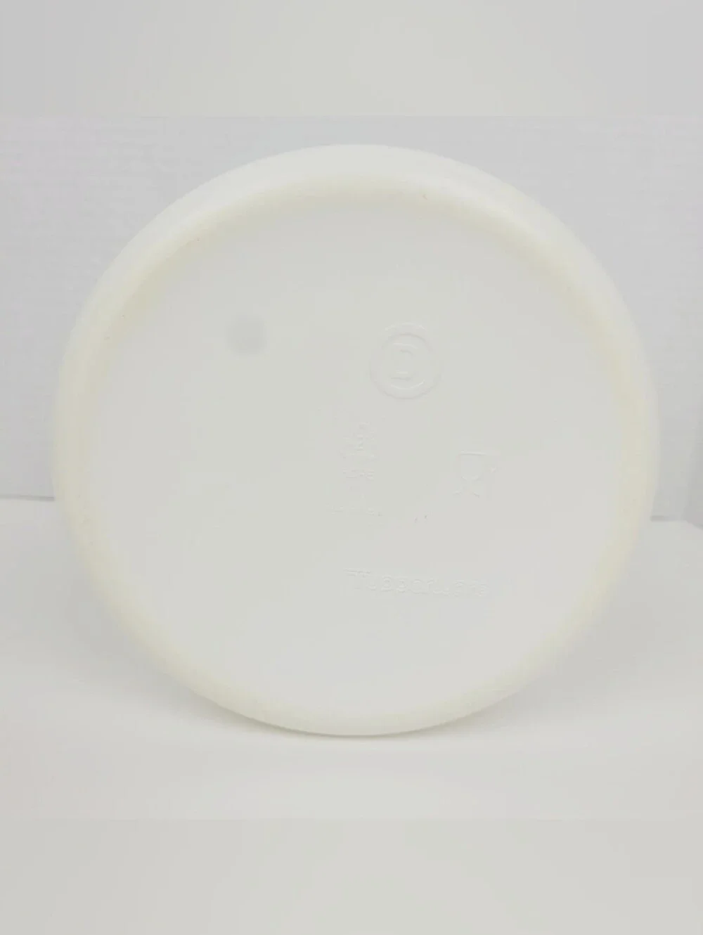 Vtg 90s~Tupperware One Touch Canisters~2416B~2418B~2420D~2422B~White w/Blue Lids